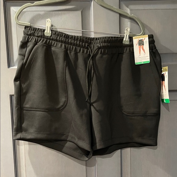 Mondetta Women's Black Athletic Shorts - Picture 1 of 7